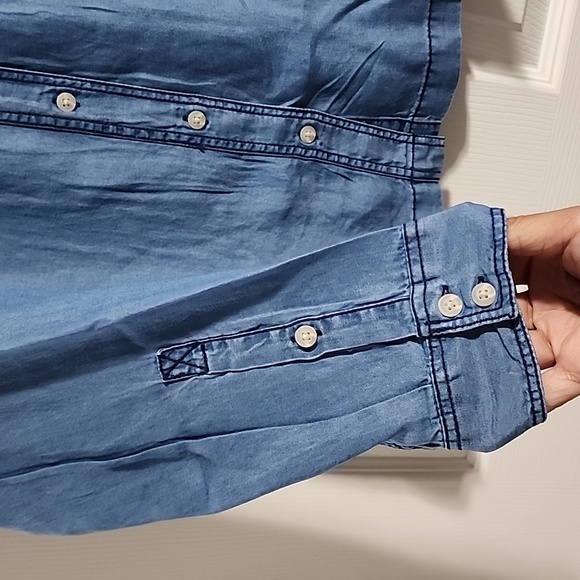 🆕️Torrid Button Up Chambray - Picture 2 of 9